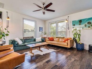 Living room with ceiling fan, visible vents, plen