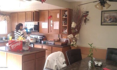 4412 kitchen dining area