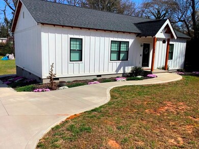 106 W Wesley St, Walhalla, SC 29691 - photo 3