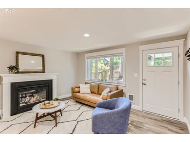 Living Room/Entrance