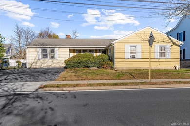 27 Simon St, Babylon, NY 11702 - photo 2