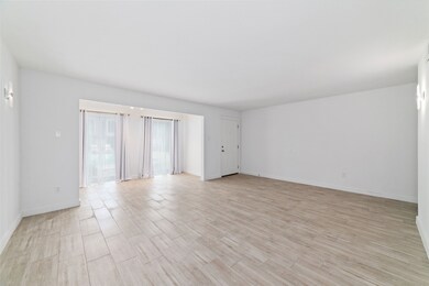 12633 Memorial Dr unit 51, Houston, TX 77024 - photo 4