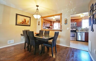 (6) Dining Room