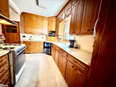 107 11th St S, Northwood, IA 50459 - photo 2