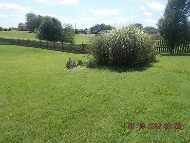 718 N Russell St, Portland, TN 37148 - photo 3