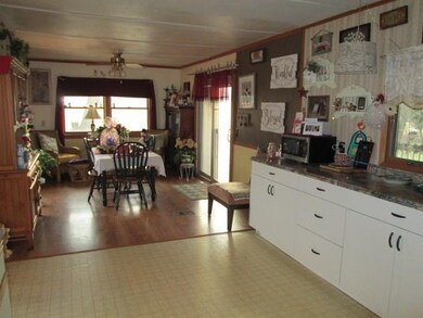 PLENTY OF CABINET AND COUNTER SPACE