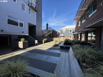 2327 NW Northrup St unit 12, Portland, OR 97210 - photo 3