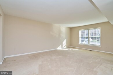8038 Sleepy View Ln, Springfield, VA 22153 - photo 5