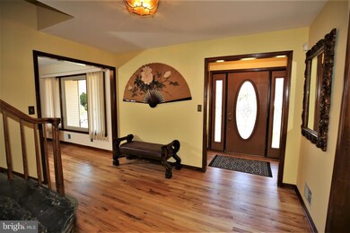 1 Zev Ct, Monmouth Junction, NJ 08852 - photo 3