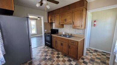 401 N Hull St, Fort Branch, IN 47648 - photo 5