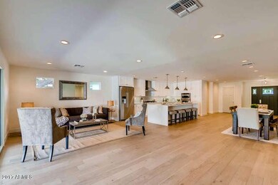 3217 N 41st Place Phoenix AZ-small-007-1