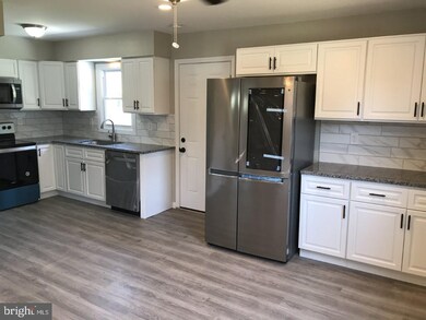 641 Lincoln St, Shoemakersville, PA 19555 - photo 2