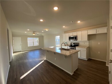 981 E Starling St, Fayetteville, AR 72701 - photo 3