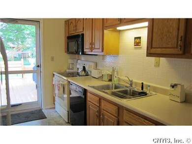 Kitchen Lots of newer oak cabinetry (including a P