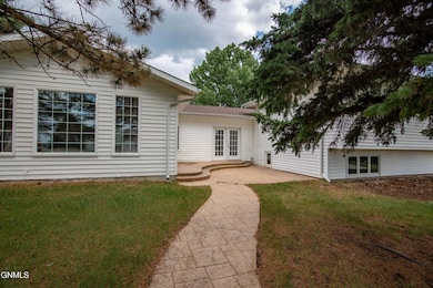 516 Colt Ave, Bismarck, ND 58503 - photo 2