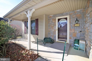 1062 Cambridge Dr unit 60, Manheim, PA 17545 - photo 4