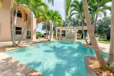 2232 Phoenix Ave, Davie, FL 33324 - photo 6