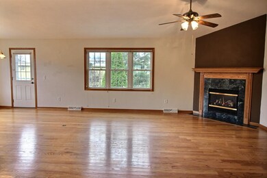 388 Sterling Dr unit 14, Oregon, WI 53575 - photo 2