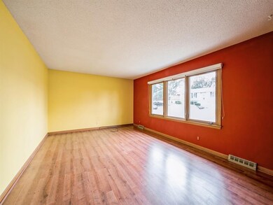 111 Clive Dr SW, Cedar Rapids, IA 52404 - photo 4