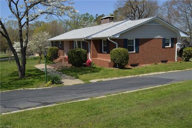 402 Springwood Rd, Asheboro, NC 27205 - photo 2