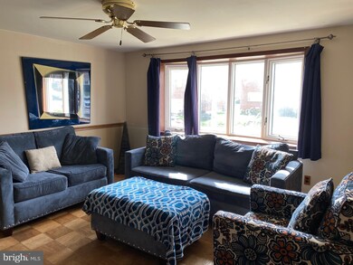 950 Regina Dr, Halethorpe, MD 21227 - photo 5