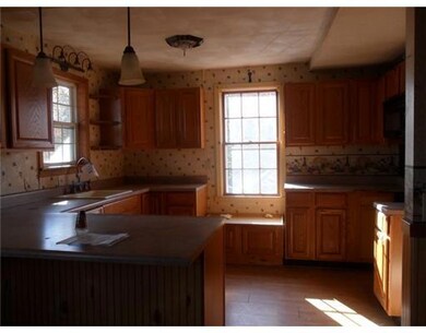 74 Lincoln St, Woonsocket, RI 02895 - photo 4