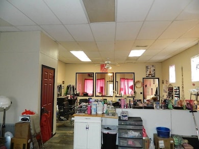 613 W Main St, Fairfield, IL 62837 - photo 3