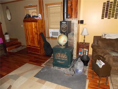 269 E Ridge St, Coaldale, PA 18218 - photo 6