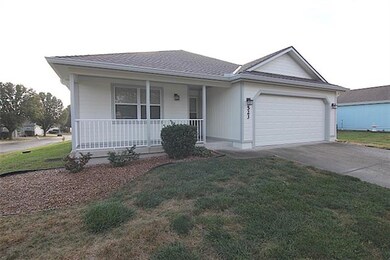 523 S Saturn Dr, Raymore, MO 64083 - photo 3