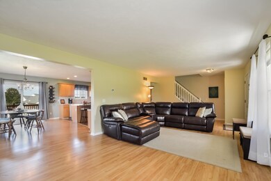 006-Living_Room-3228411-large