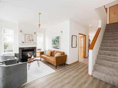 Living Room/Entrance