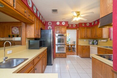 349 Dawn Hill Dr, Friendswood, TX 77546 - photo 5