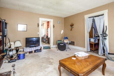 221 S Spring St-18