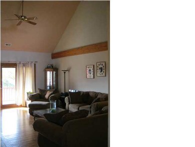 Living Room with 2 ceiling fans!