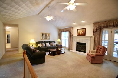 689 Shady Brook Ln, Louisville, KY 40229 - photo 6