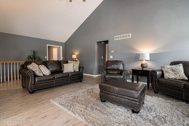 6923 Catalpa Springs Dr, Louisville, KY 40228 - photo 5