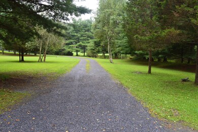 127 Brookside Ct, Stroudsburg, PA 18360 - photo 3