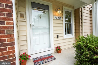 10226 Roberts Common Ln, Burke, VA 22015 - photo 3