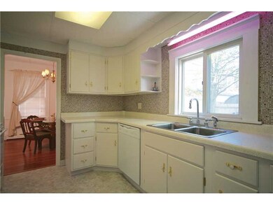 3 Apthorp Ave, Newport, RI 02840 - photo 6