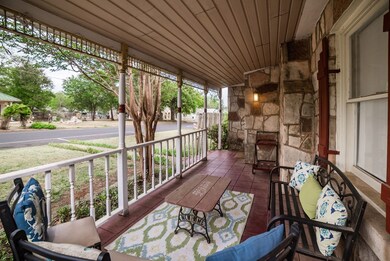 215 W College St, Fredericksburg, TX 78624 - photo 6