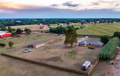 2730 W College Ave, Guthrie, OK 73044 - photo 4