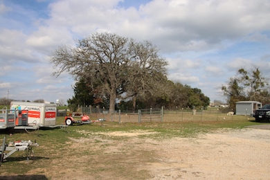 1346 N Jefferson St, La Grange, TX 78945 - photo 5