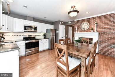 820 Bashford Ln, Alexandria, VA 22314 - photo 2