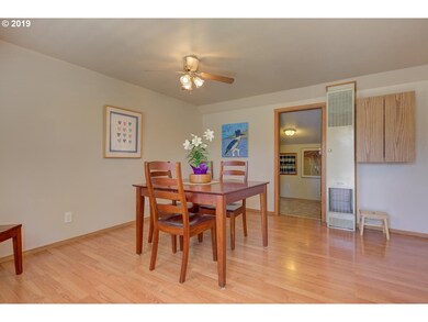 527 SW Monroe St, Sheridan, OR 97378 - photo 4