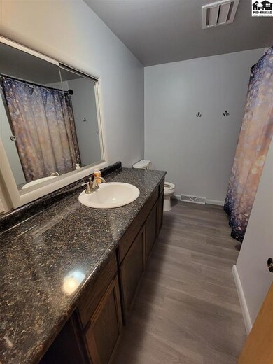 1209 Glendale Rd, McPherson, KS 67460 - photo 4