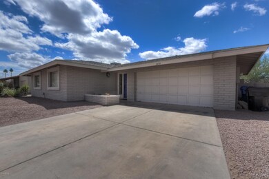 2259 E Fox St-7