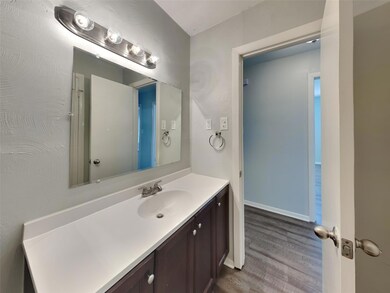 607 Dixon St, Cleburne, TX 76033 - photo 2