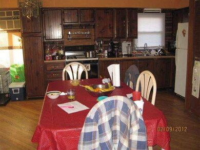 411 Tulsa Ave, Carpentersville, IL 60110 - photo 5