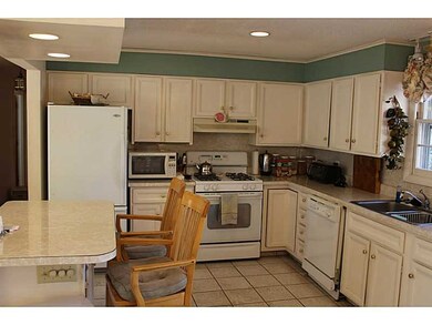 57 Oak Hill Rd, Wakefield, RI 02879 - photo 4