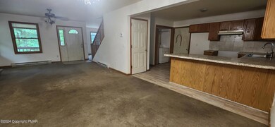 447 Somerset Dr, East Stroudsburg, PA 18301 - photo 4